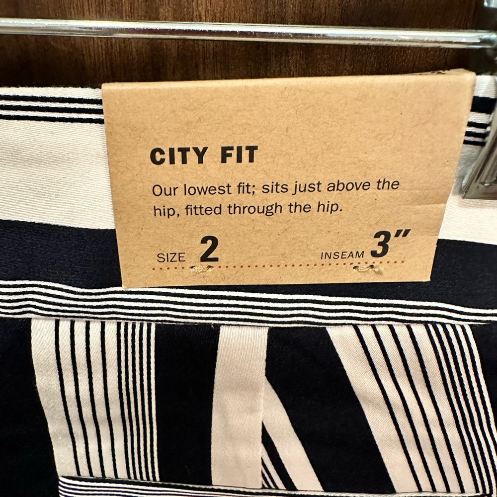 NWT J. Crew City Fit Shorts, Size 2 - Picture 3 of 4